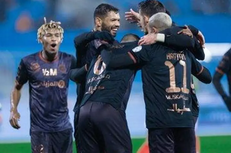 انتقال لاعب بيرنلي السابق إلى الشباب السعودي: رؤية جديدة في الدوري السعودي