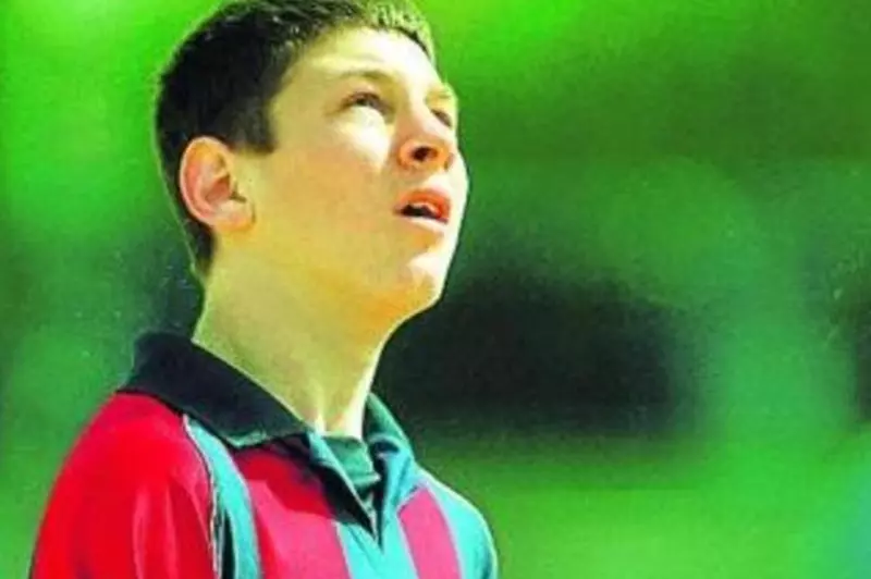 بداية رحلة الإبداع: ميسي وصناعة المجد في برشلونة