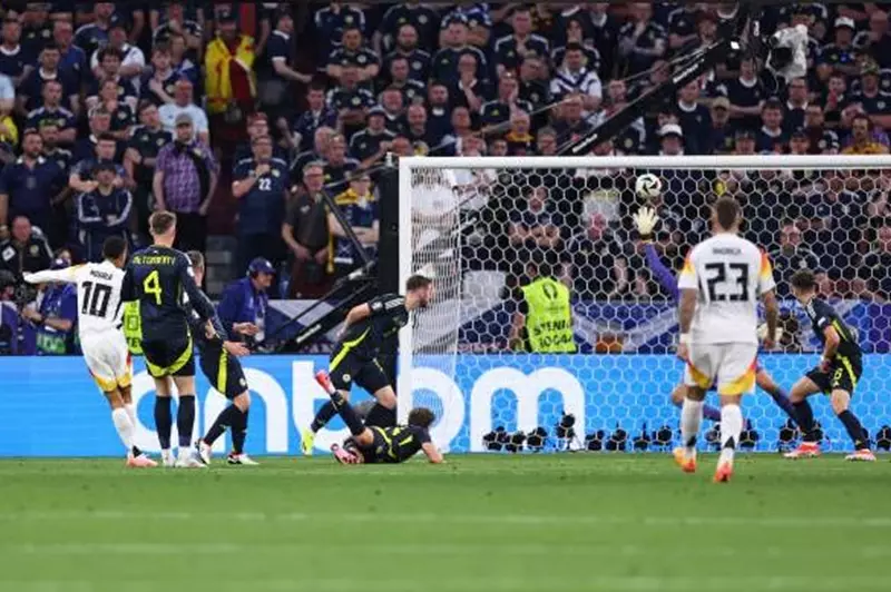 تأثير دعم المشجعين على أداء المنتخب الاسكتلندي في مواجهة بيلاروس