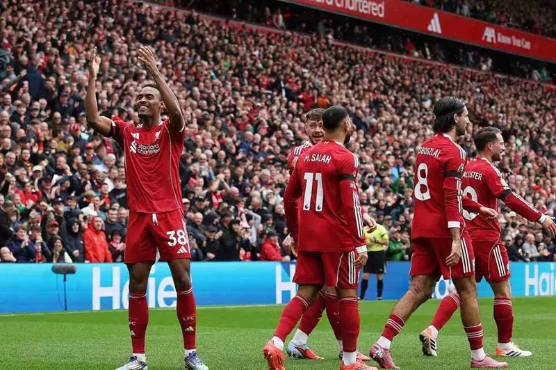 تأثير محمد صلاح على اللعب التكتيكي لفريقه في مباراة إيفرتون