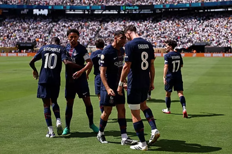 تحدي الأجيال: باركولا ومالديني في صراع دوري الأبطال