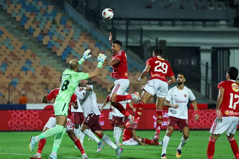 تحليل حالات VAR المثيرة للجدل في مباراة الأهلي وسيراميكا