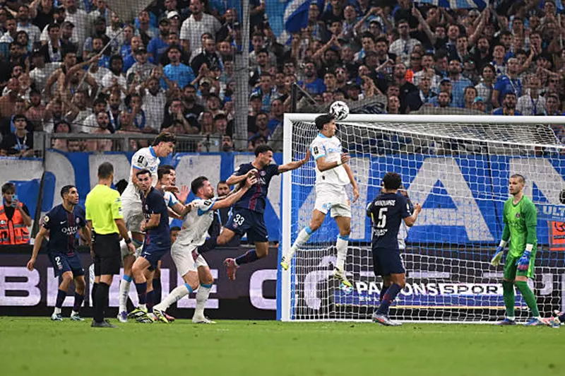 تحليل شامل لجدول ترتيب الدوري الفرنسي بعد هزيمة باريس أمام مارسيليا