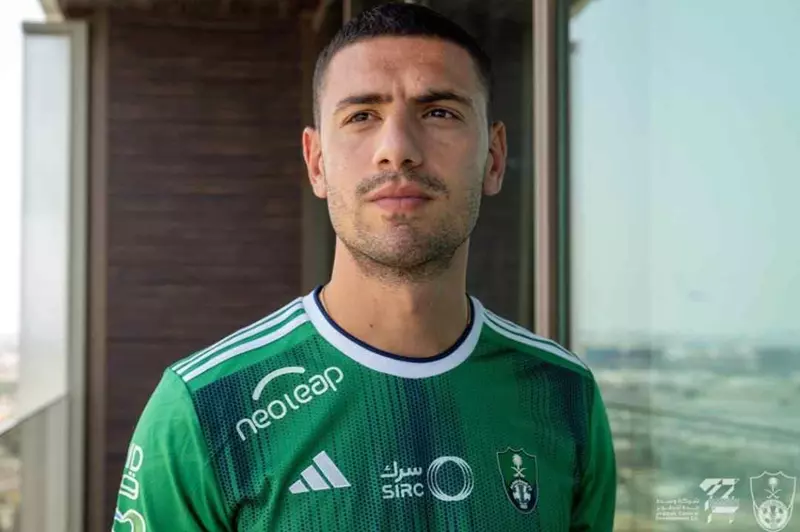 تطورات جديدة: الأهلي يتفاوض لتجديد عقد ديميرال بعد موسمين ناجحين