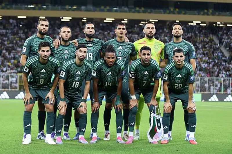 تكتيكات الهجوم والدفاع في مباراة الجزائر وغينيا بتصفيات كأس العالم