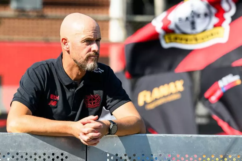 تمارين ضغط وصمت في غرفة الملابس: كواليس سقوط تين هاج في ليفركوزن