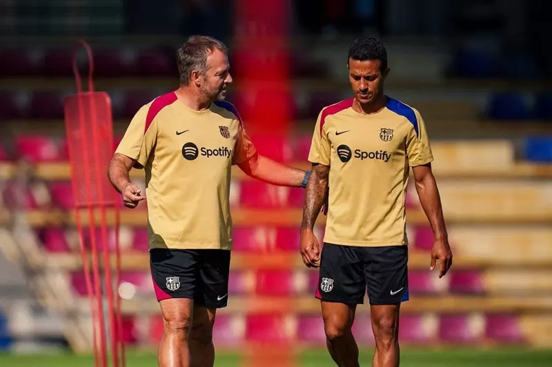 تياجو ألكانتارا يعود إلى برشلونة تحت قيادة فليك