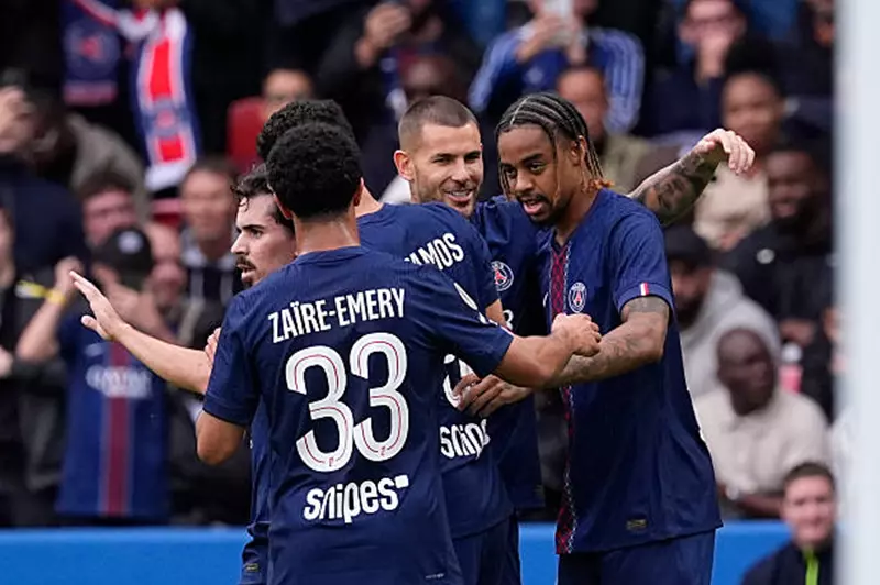 ثلاثي يتنافس على صدارة الدوري الفرنسي في مطاردة باريس سان جيرمان