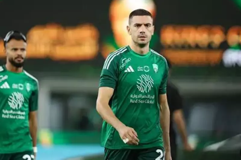 جاهزية مدافع أهلي جدة وتأثيرها على مواجهة الهلال بالدوري السعودي