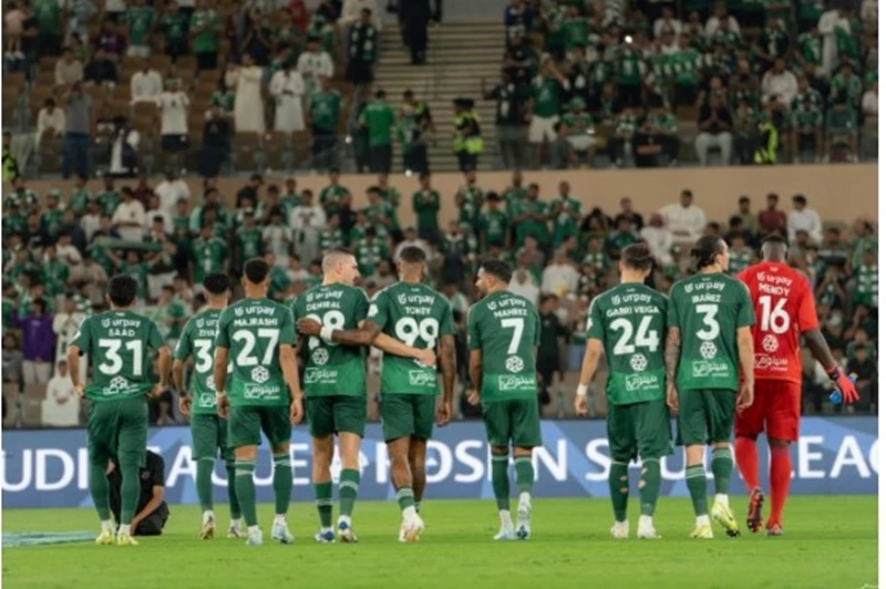 جماهير الأهلي السعودي تتأهب لدعم الفريق قبل مواجهة بيراميدز المرتقبة