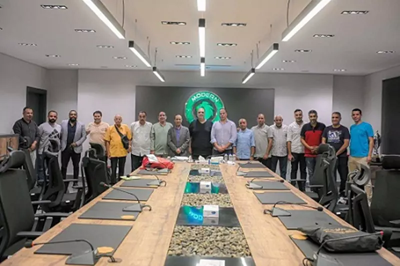 دعبس يكرم النقاد الرياضيين بجائزة رحلة العمرة في مودرن سبورت