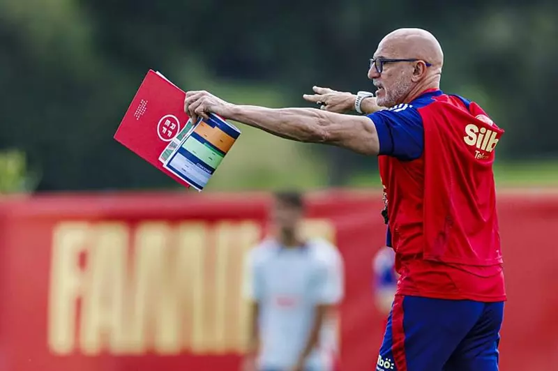 دي لا فوينتي: إصرار المنتخب الإسباني على التألق بعد سداسية تركيا