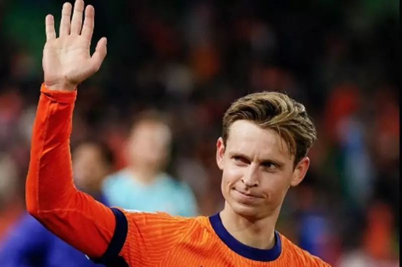 دي يونج يغادر معسكر هولندا: تفاصيل الرحيل وتأثيره على المنتخب