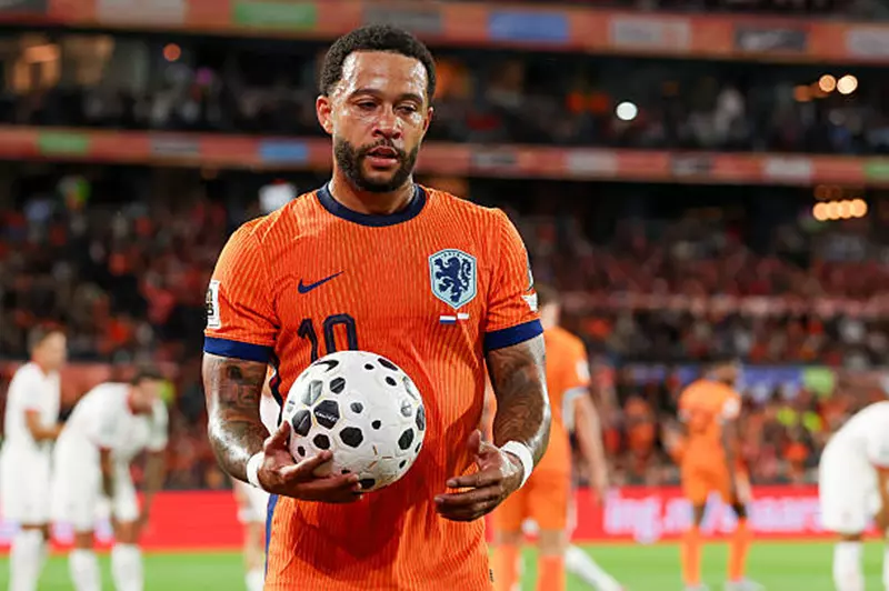 ديباي يتصدر قائمة الهدافين التاريخيين لمنتخب هولندا بعد هزيمة فان بيرسي