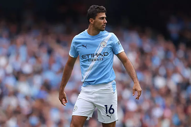 رغبة رودري في فوز يامال أو بيدري بجائزة الكرة الذهبية