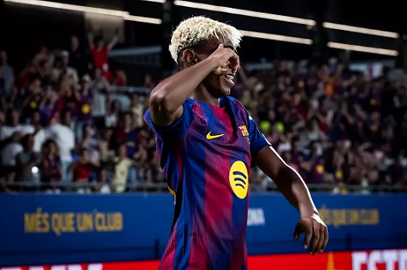 سوبر لامين يامال: رحلة مراهق برشلونة من التحديات إلى البطولات القوية