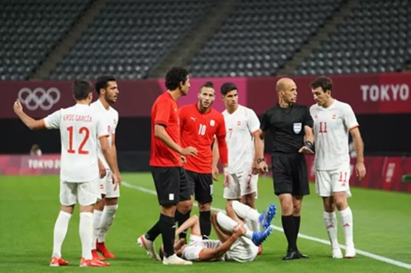 شهادة تاريخية: حكم مباراة بيراميدز وأوكلاند في إنتركونتيننتال