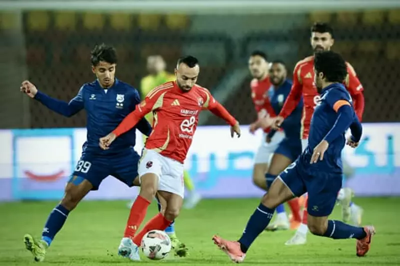 صافرة الغازي: تحليل قرارات حكام مباراة الأهلي وإنبي بالدوري المصري