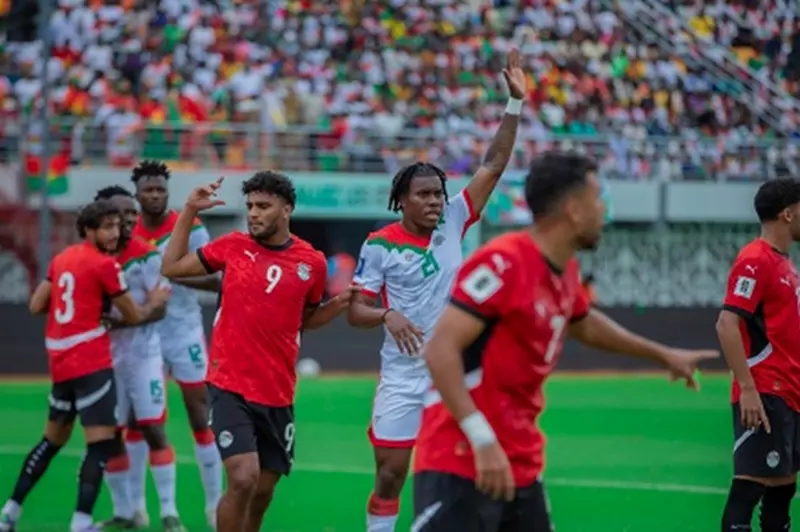 ضياع فرصة الحسم وتأثير إصابة مرموش في تعادل مصر وبوركينا فاسو