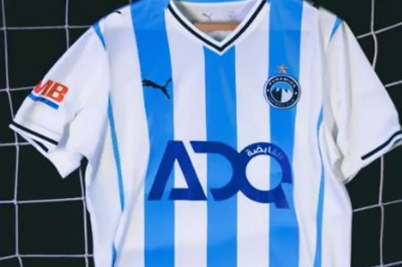 فيفا يحتفظ بقميص بيراميدز تكريمًا لأثره التاريخي في إنتركونتيننتال