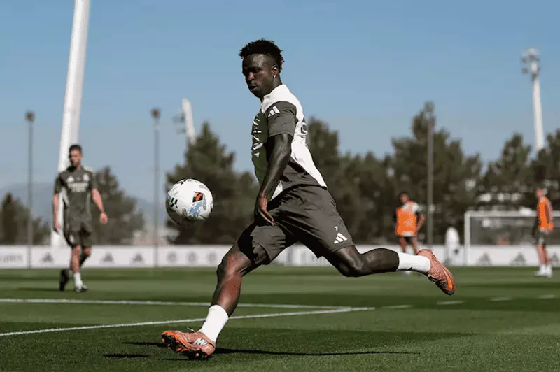 فينيسيوس يجدد آماله في ريال مدريد بعد 15 يومًا من التحدي