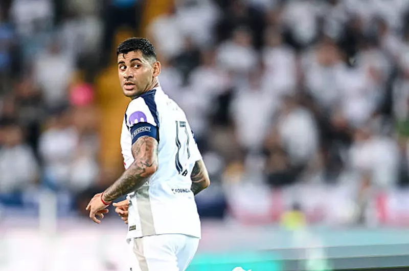 كريستيان روميرو ينفي شائعات الرحيل عن توتنهام بشكل قاطع