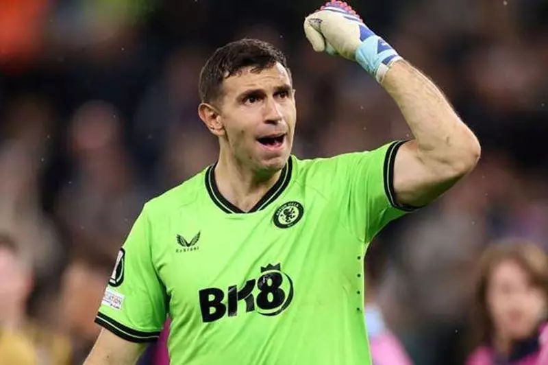 كواليس فشل انتقال مارتينيز إلى يونايتد وتأثير عائلته