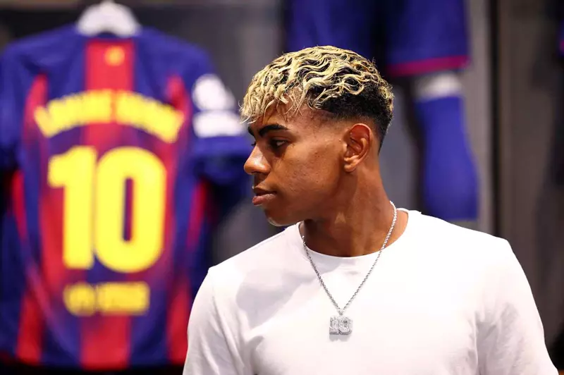 لامين يامال: طموحي للفوز بالكرة الذهبية يتجاوز التوقعات.