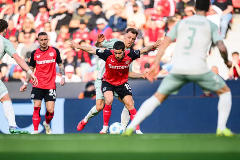 ليفركوزن يسجل فوزاً تاريخياً بالدوري الألماني تحت قيادة هوليماند