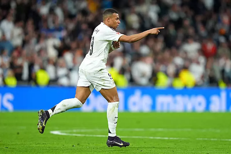 مبابي يتألق وينال جائزة أفضل لاعب في أغسطس مع ريال مدريد