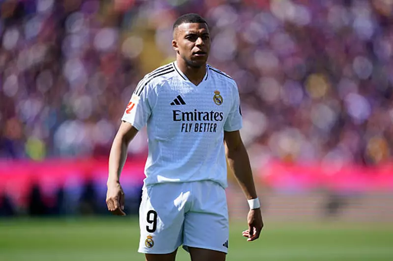 مبابي يكشف توقعاته بشأن الكرة الذهبية لعام 2023