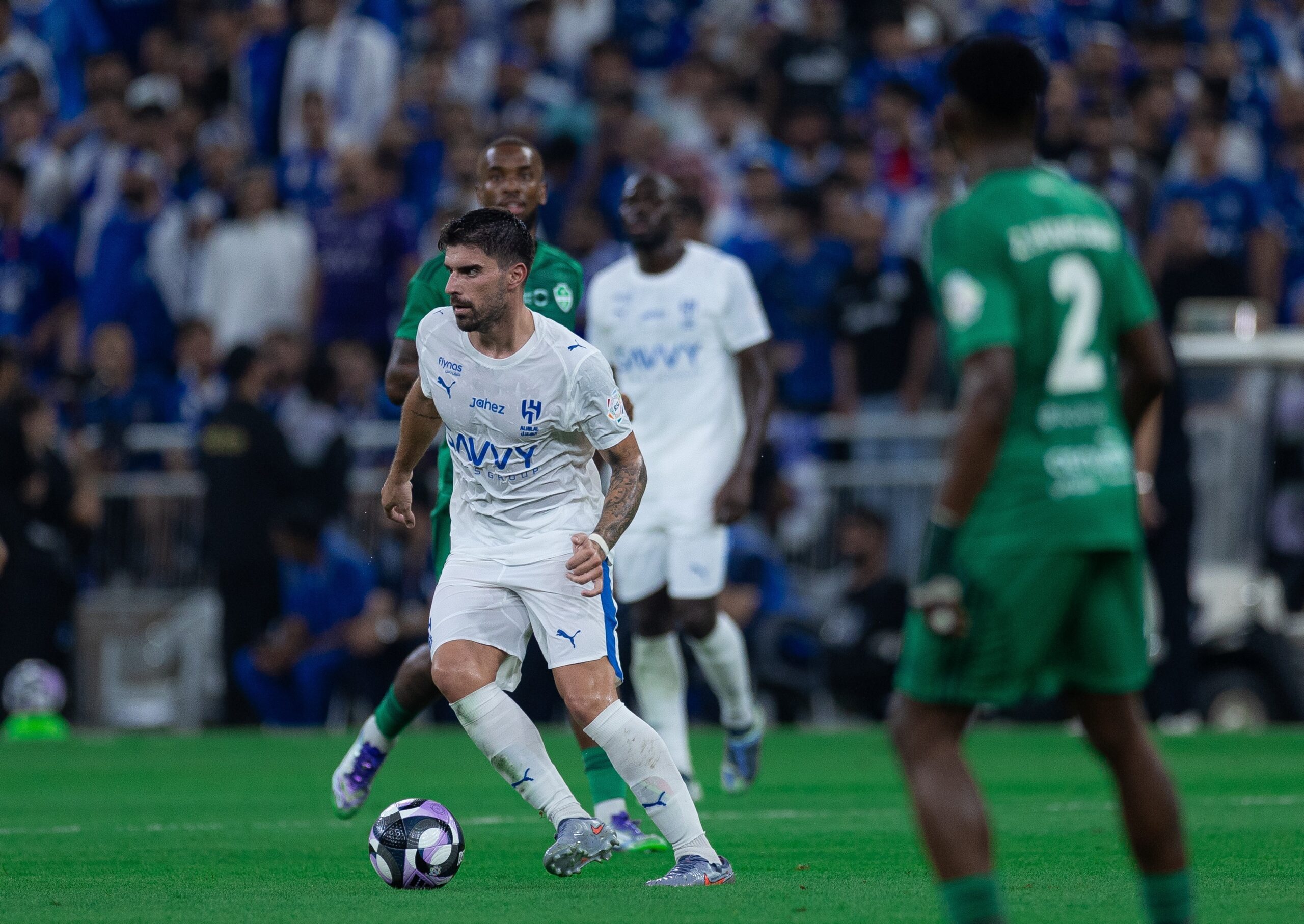 «مدة العقد» تؤجل حسم ملف تجديد نيفيز وسافيتش مع الهلال