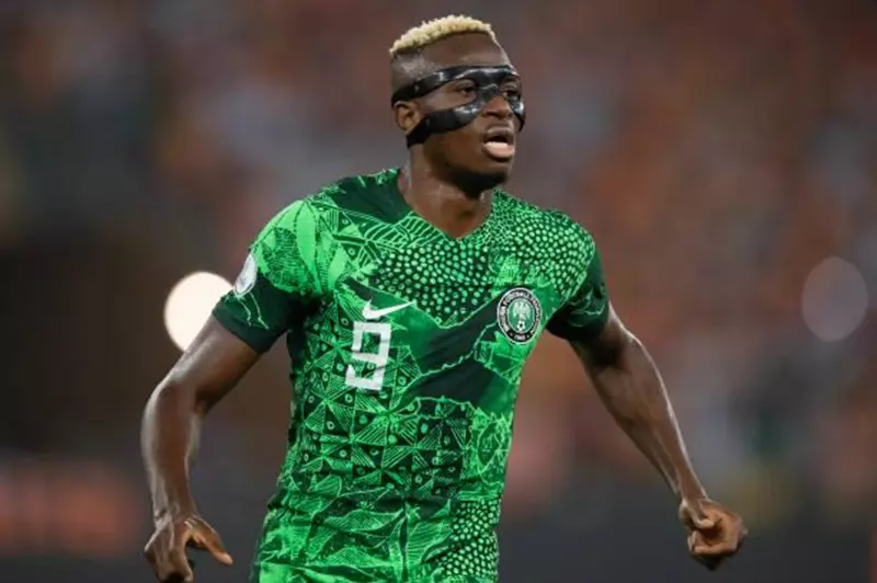 مدرب نيجيريا يكشف تفاصيل إصابة اللاعب أوسيمين وتأثيرها على الفريق