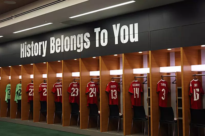 مستقبل رباعي الأهلي بعد تجديد كريم فؤاد: تحليل شامل