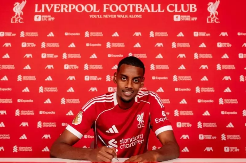 من أندرو كول إلى إيزاك: تحليل شامل لأهم صفقات الدوري الإنجليزي الممتاز