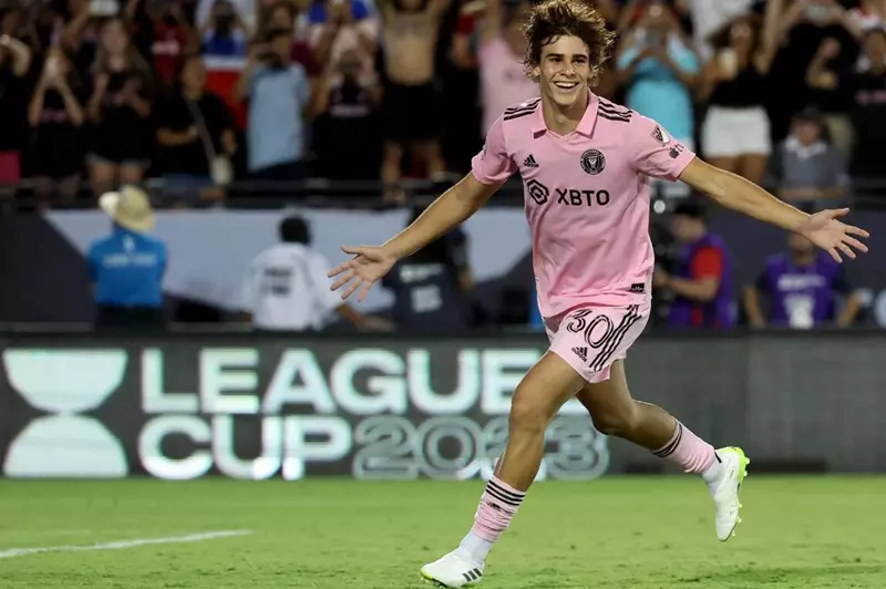 من زمالة ميسي إلى التألق في بارما: اكتشاف بنجامين كريماتشي موهبة كرة القدم الأمريكية الإيطالية