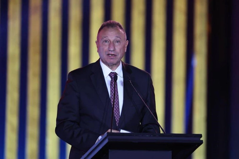 مناقشة ترشح عبد الحفيظ في انتخابات الأهلي مع الخطيب