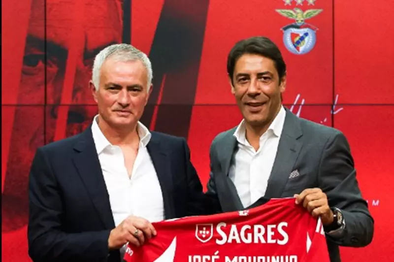 مورينيو يتحدث عن بنفيكا: طموحات عظيمة في عالم كرة القدم