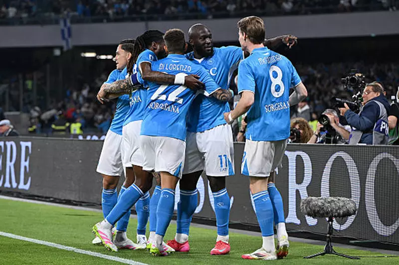 نابولي يتصدر الدوري الإيطالي بعد الجولة الرابعة بجدارة