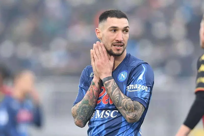 نابولي يعلن تجديد عقد بوليتانو رسمياً للمدة المقبلة