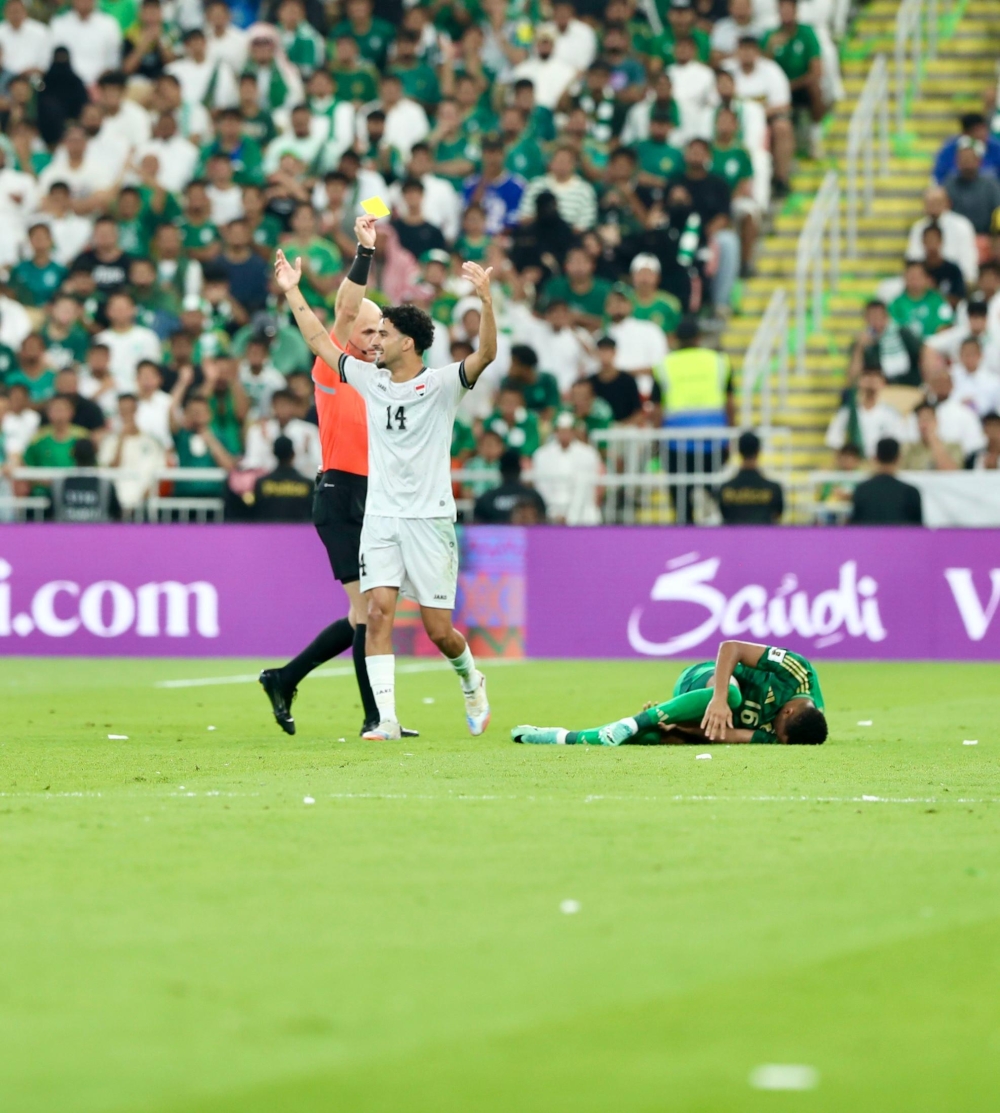 هل كان مدافع العراق يستحق الطرد في لقطة أبو الشامات؟.. خبير تحكيمي يجيب