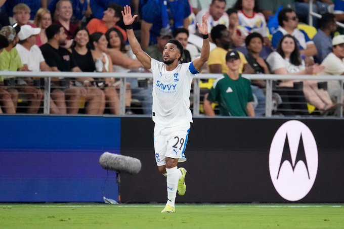 عودة قوية.. الدوسري جاهز لقيادة الهلال أمام الشباب في دوري روشن