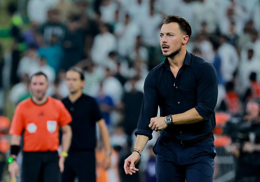 يايسله يفاجئ جماهير الأهلي بظهور لاعب جديد في التدريبات