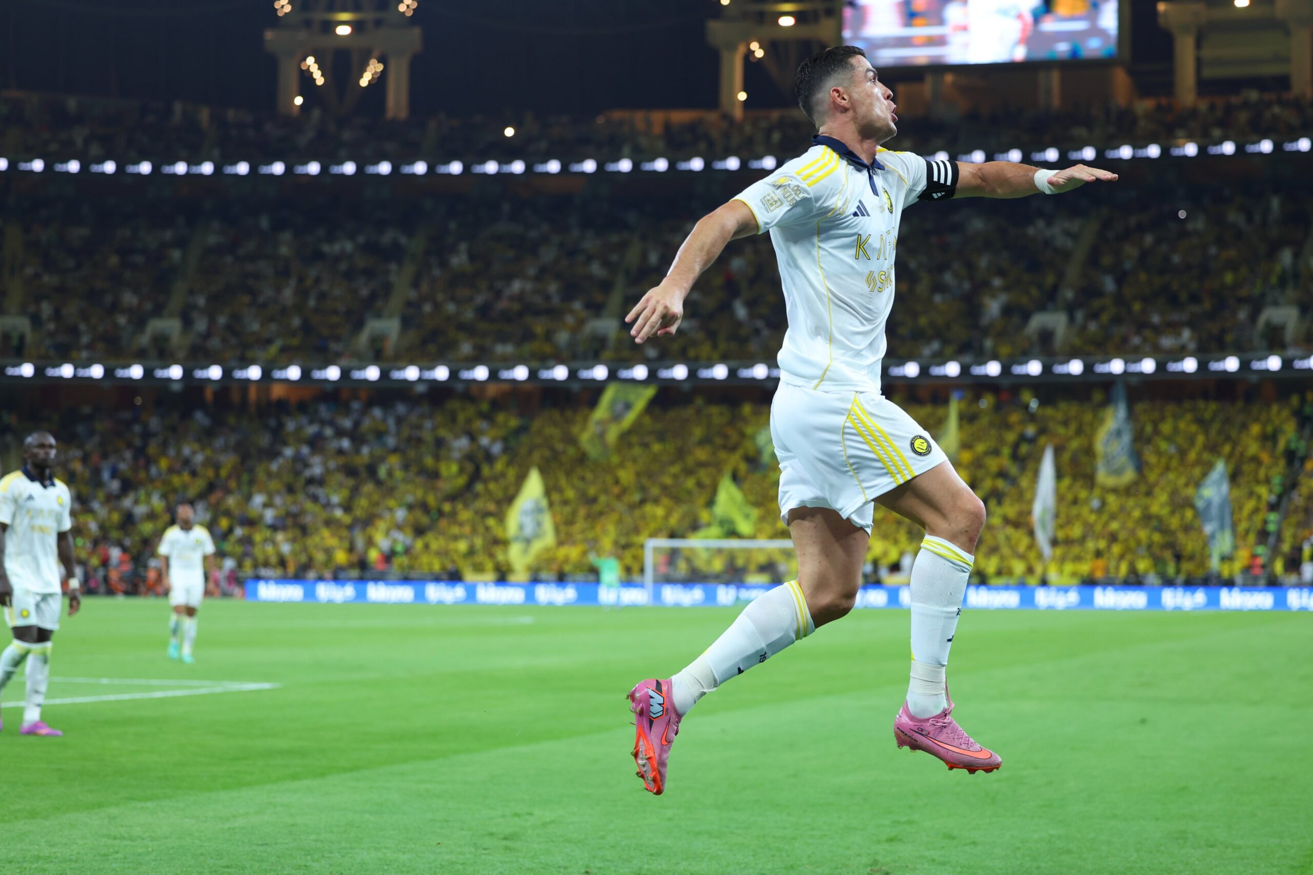 صفقة عالمية على طاولة النصر بطلب خاص من رونالدو