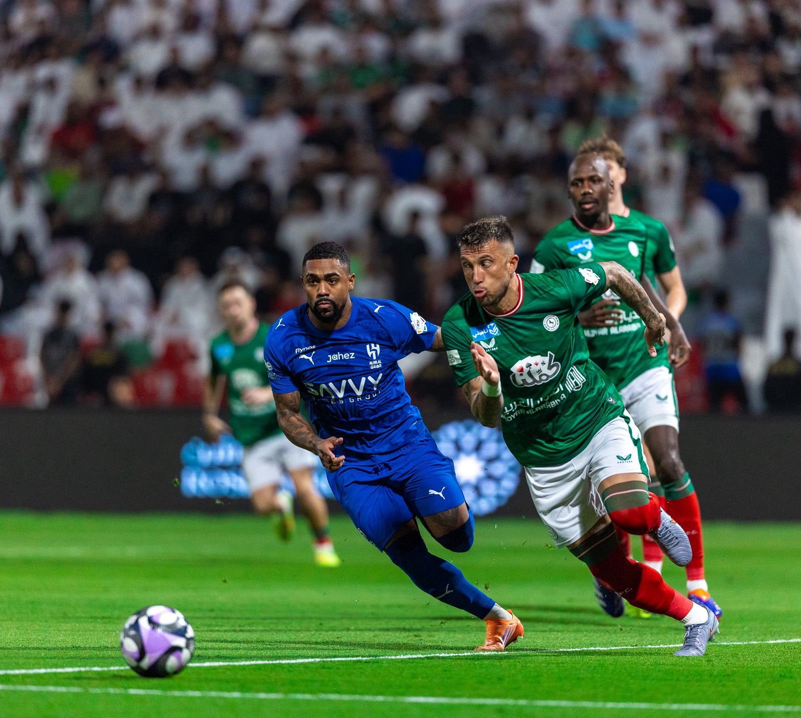 مشادة بين لاعبي الهلال والاتفاق