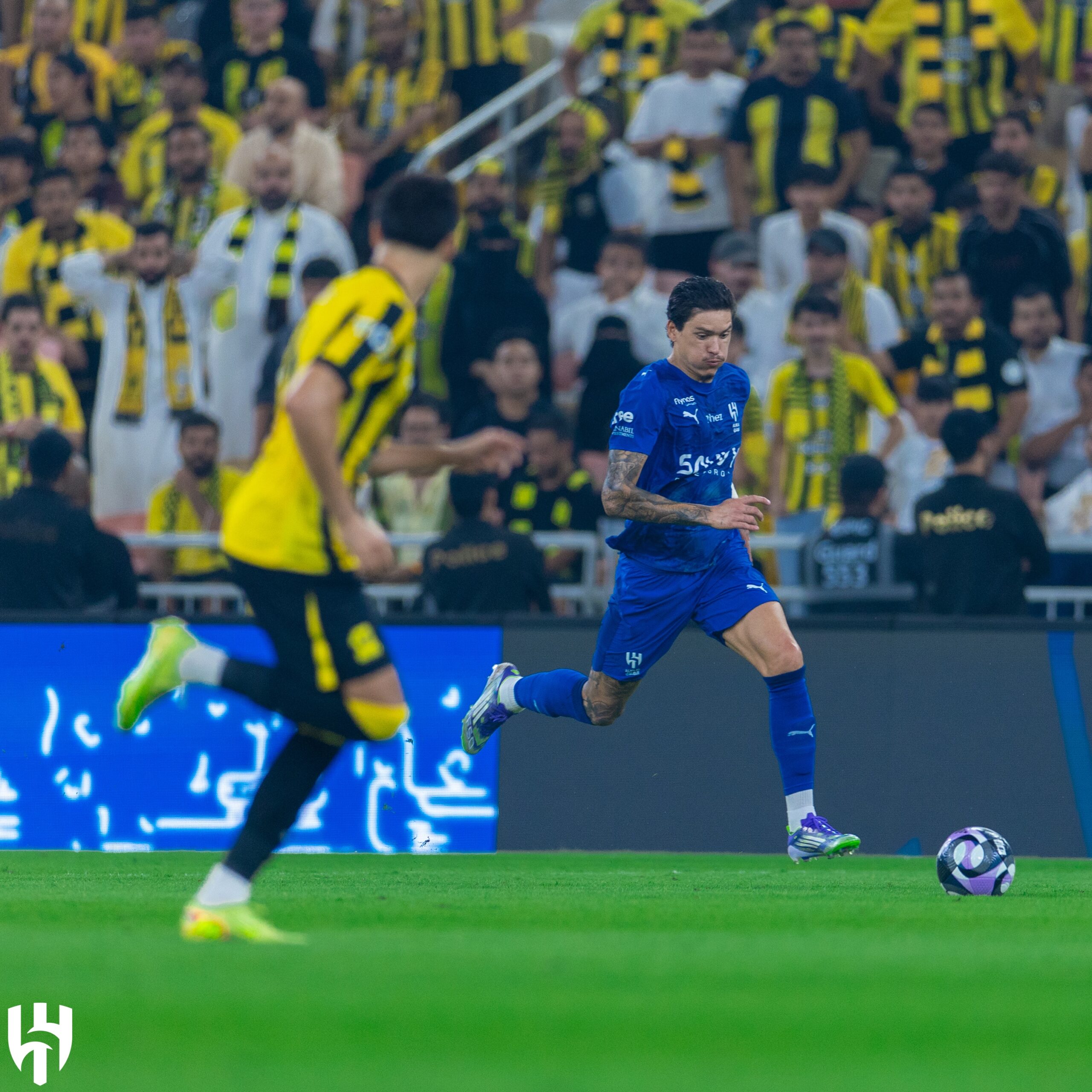 عاجل الشوط الأول.. النيران الصديقة تخطف الأسبقية لـ الهلال ضد الاتحاد