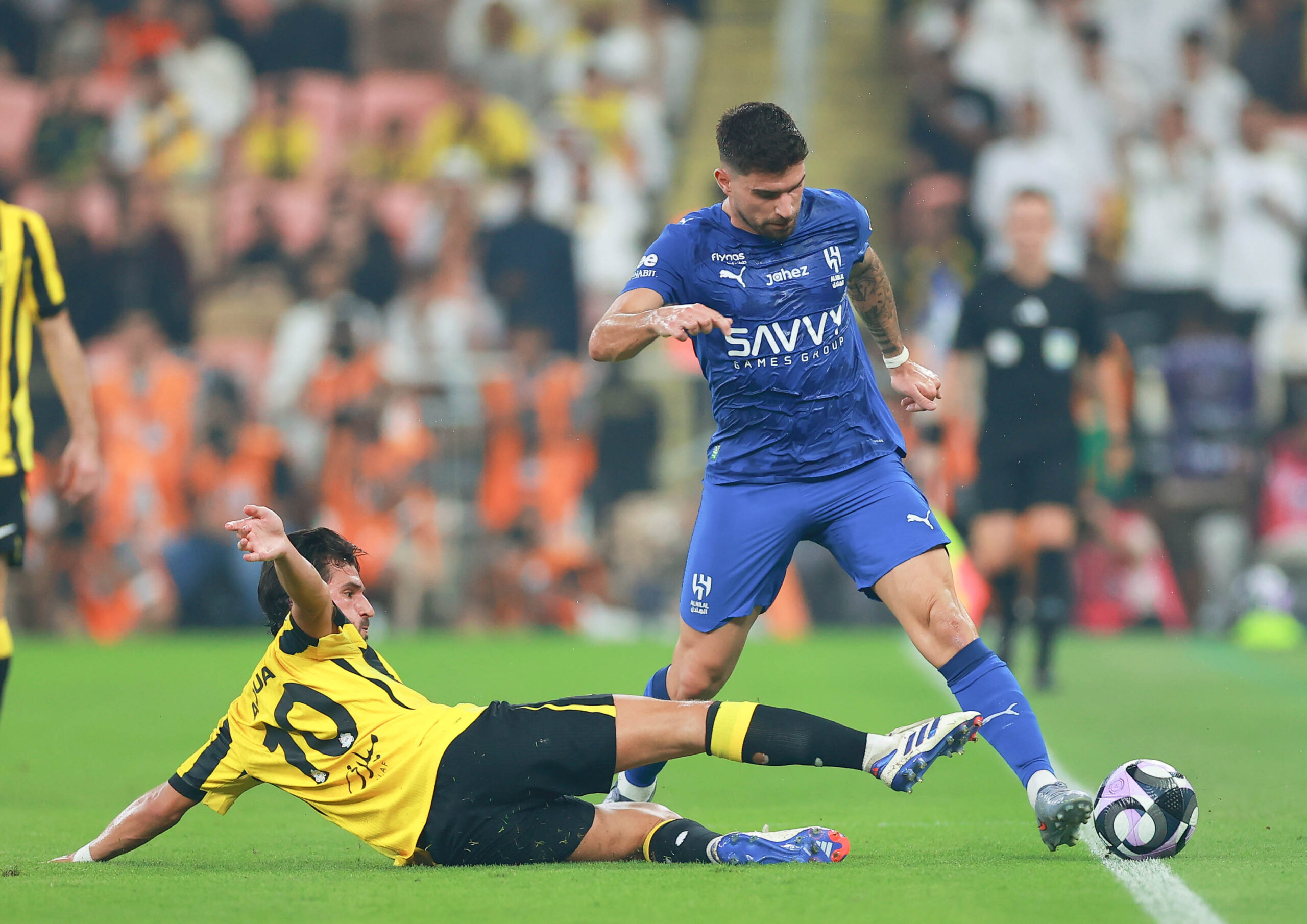 فيديو| بالنيران الصديقة.. الهلال يتقدم على الاتحاد في الكلاسيكو