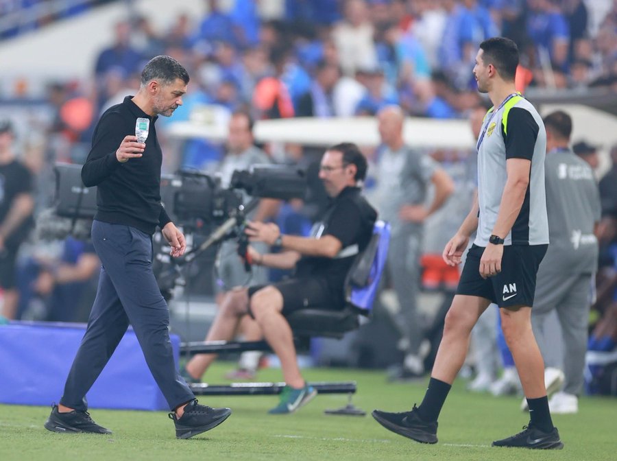 نريد مقاتلين.. تصريحات نارية من كونسيساو بعد خسارة الكلاسيكو أمام الهلال