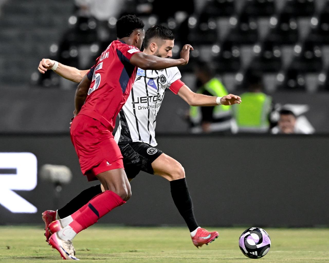 الشباب يتعادل مع ضمك في دوري روشن