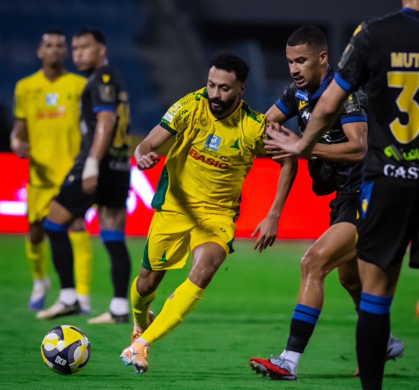 الخليج يتجاوز التعاون بركلات الترجيح ويتأهل لربع نهائي كأس خادم الحرمين